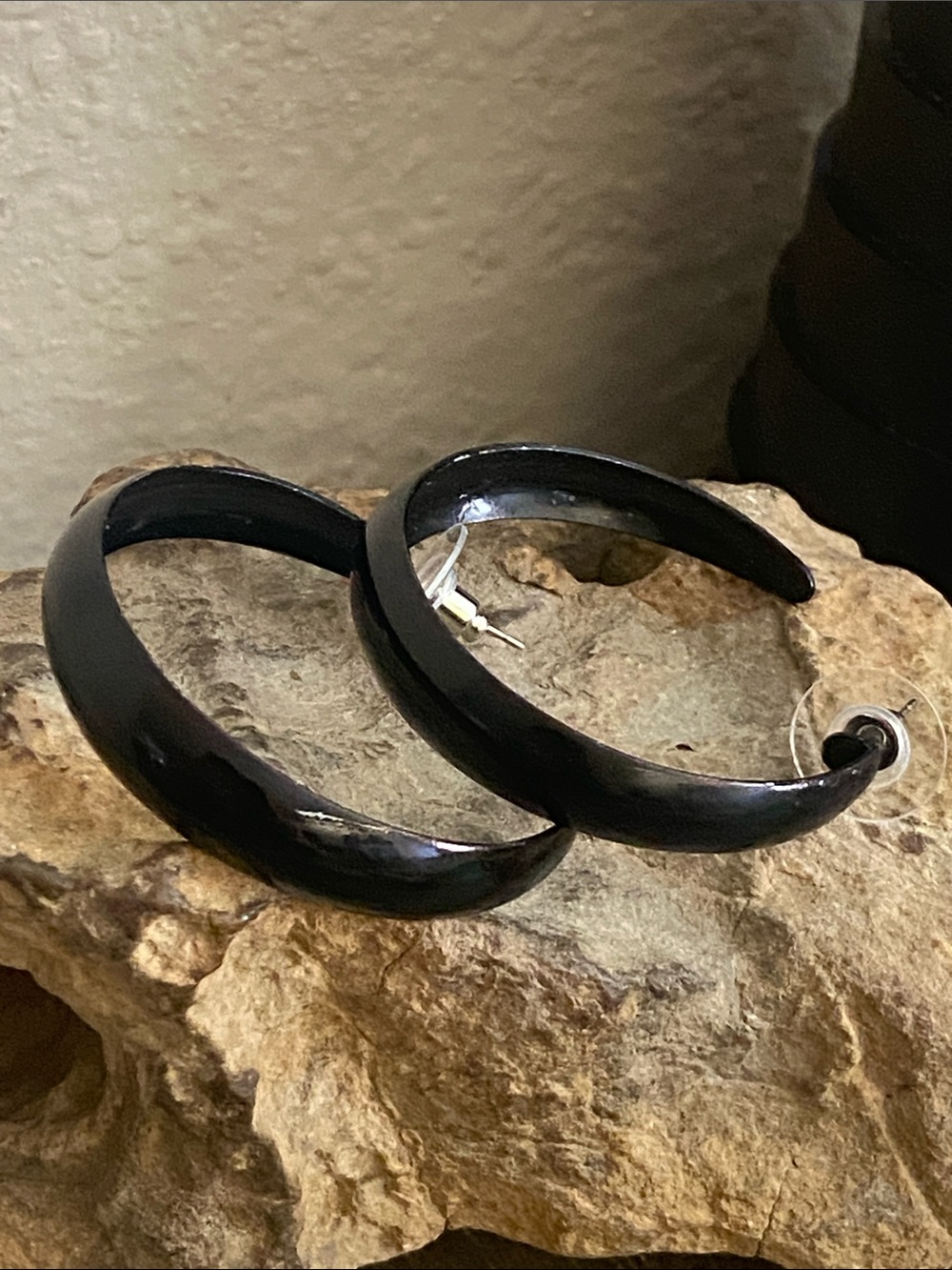 5/$10❤️❤️❤️Vintage 90s Shiny Alloy Black Stud Hoop Earrings